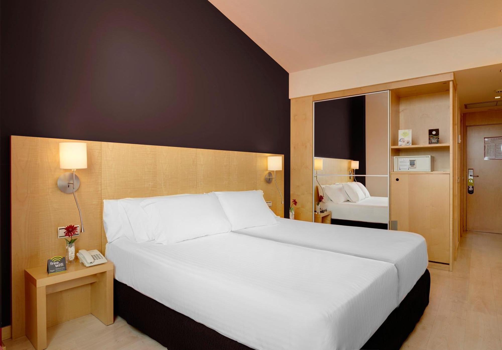 Hotel Sercotel Portales Logroño Exteriör bild
